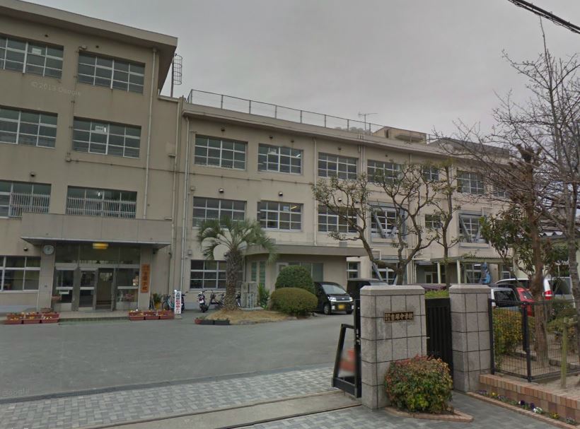 Junior high school. 300m to Fukuoka Municipal Yoshizuka junior high school (junior high school)