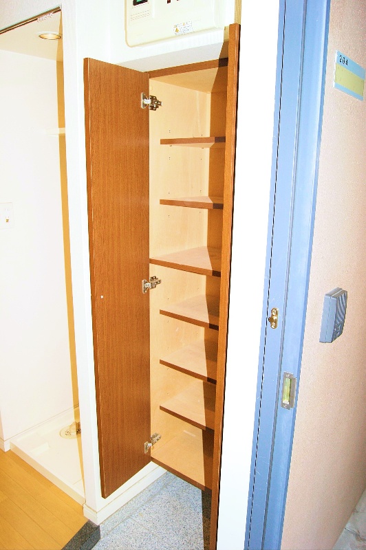 Entrance. Shoe box that can store plenty ☆ 