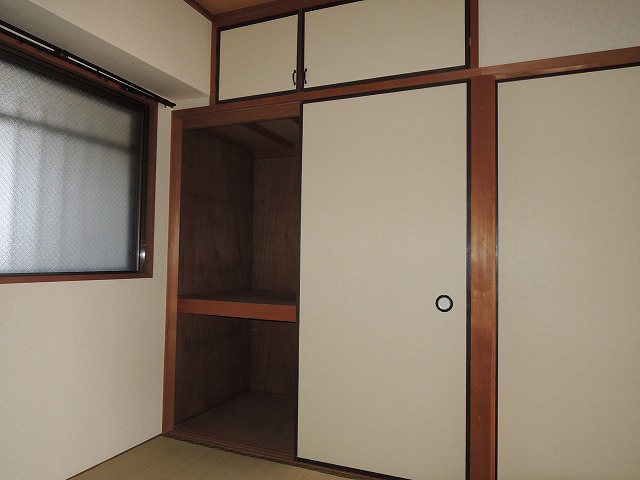 Receipt. Is a Japanese-style room of storage