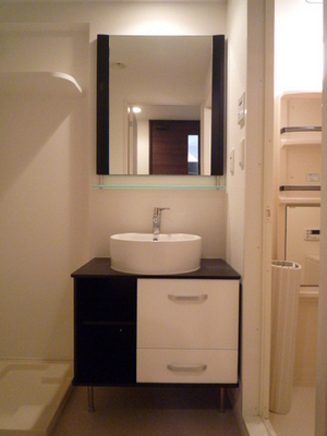 Washroom. Wash basin