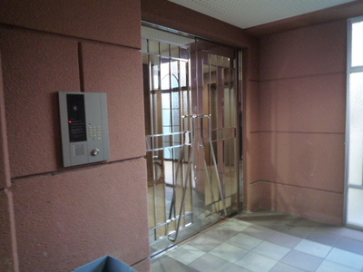 Building appearance. Entrance