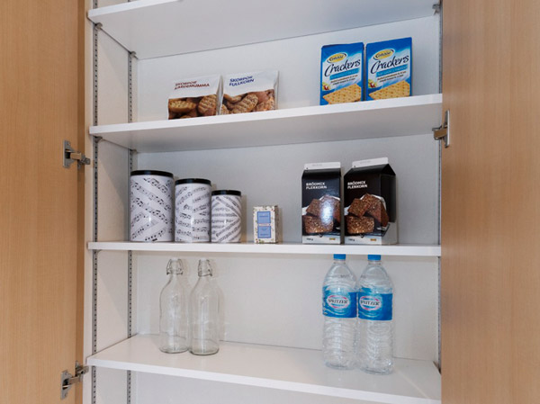 Kitchen.  [Wide pantry] Equipped with wide pantry can be stored and fine things and seasoning in the kitchen. Will be considered as cleaner tends to be complicated kitchen. (Same specifications)