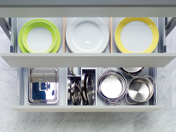 Kitchen.  [Soft closers] Brakes in front of the drawer is closed, It closes slowly gently. Also it prevents that inadvertently causes across the finger. (Same specifications)