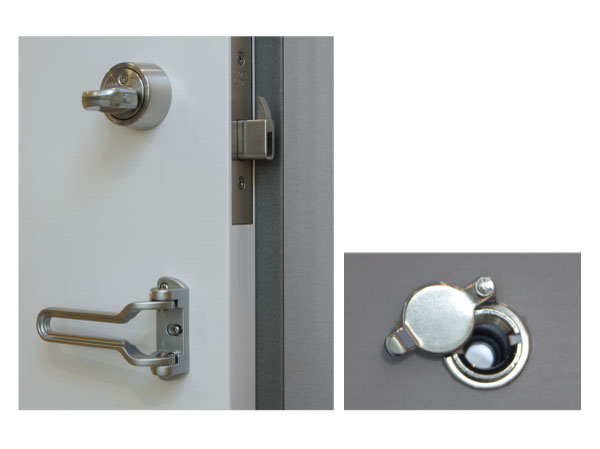 Security.  [Sickle dead bolt and a security door scope (with lid)] Sickle with a dead bolt to prevent incorrect lock due to bar the entrance door Ya, Also mounting door scope with a lid to prevent peeping from outdoor. (Same specifications)