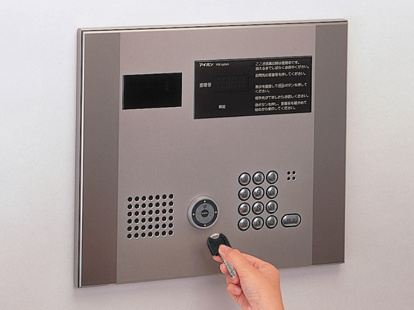 Security.  [Unlocking non-touch key by simply holding up] The key to the first floor auto lock, Without plugging the keyhole, It has adopted a non-touch keys that can be only in unlocking holding up. (Same specifications)