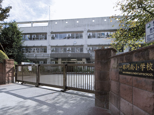 Surrounding environment. Nakaminami elementary school (a 9-minute walk ・ About 670m)