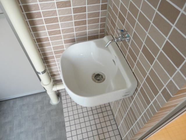 Other Equipment. Basin with also on the balcony