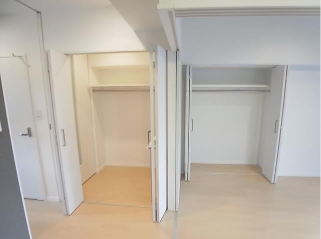 Receipt. Walk-in closet