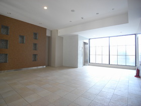 Entrance. Spacious entrance with ensured space