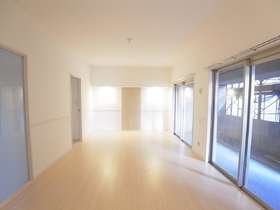 Living and room. 17.4 Pledge of spacious living