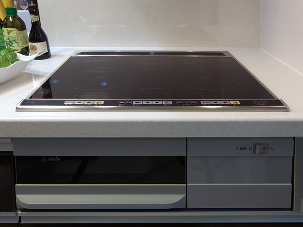 Kitchen.  [IH cooking heater] IH cooking heater of peace of mind because without a fire. Surface wipe quick and people also dirty because it is flat, You can use always clean.  (Same specifications)