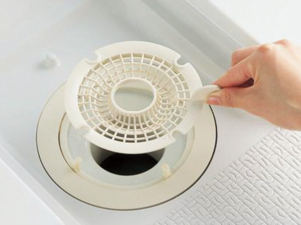 Bathing-wash room.  [Raku poi hair catcher] It was the filter of the drain outlet in a special three-dimensional network structure. Since it would floated catch the hair, It easily discarded turned upside down. (Same specifications)