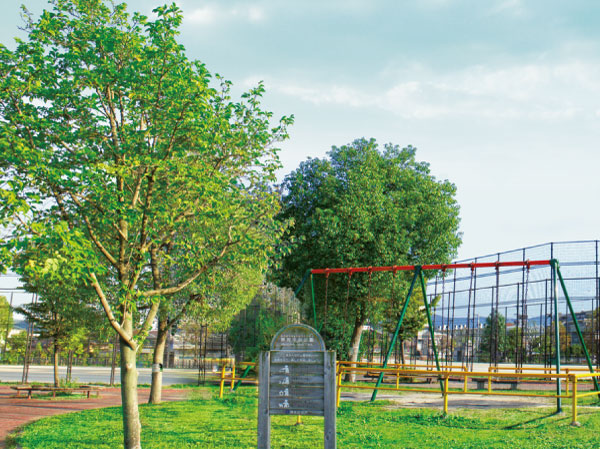 Surrounding environment. Morooka Central Park (4-minute walk / 320m)