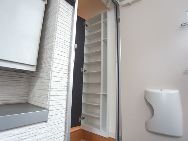 Receipt. It is a closet.