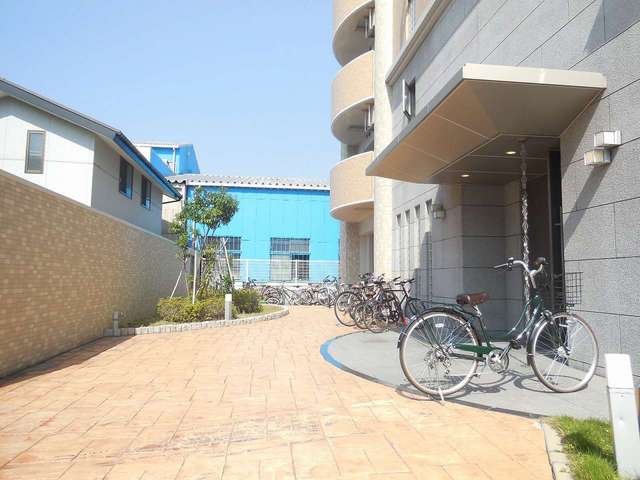 Other room space. Entrance