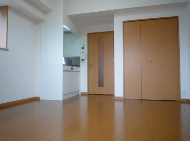 Living and room. 8.6 Pledge of Western-style is wide ~