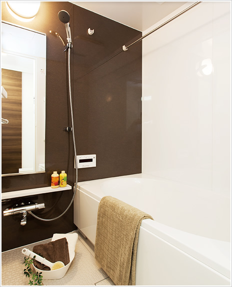 Bathing-wash room.  [Bathroom] The floor of the bathroom, It has adopted a hard thermo floor to feel the coldness Innovation-cold feel to the back foot when you went into the bathroom.