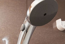 Bathing-wash room.  [Switch shower] At hand switch, Spouting ・ You can stop water. It will reduce the waste water at frequent operations.