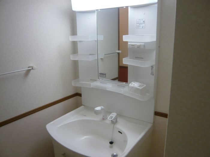 Washroom. Independent wash basin