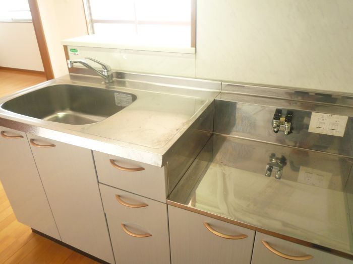 Kitchen. Of the initial cost split and credit payment negotiable