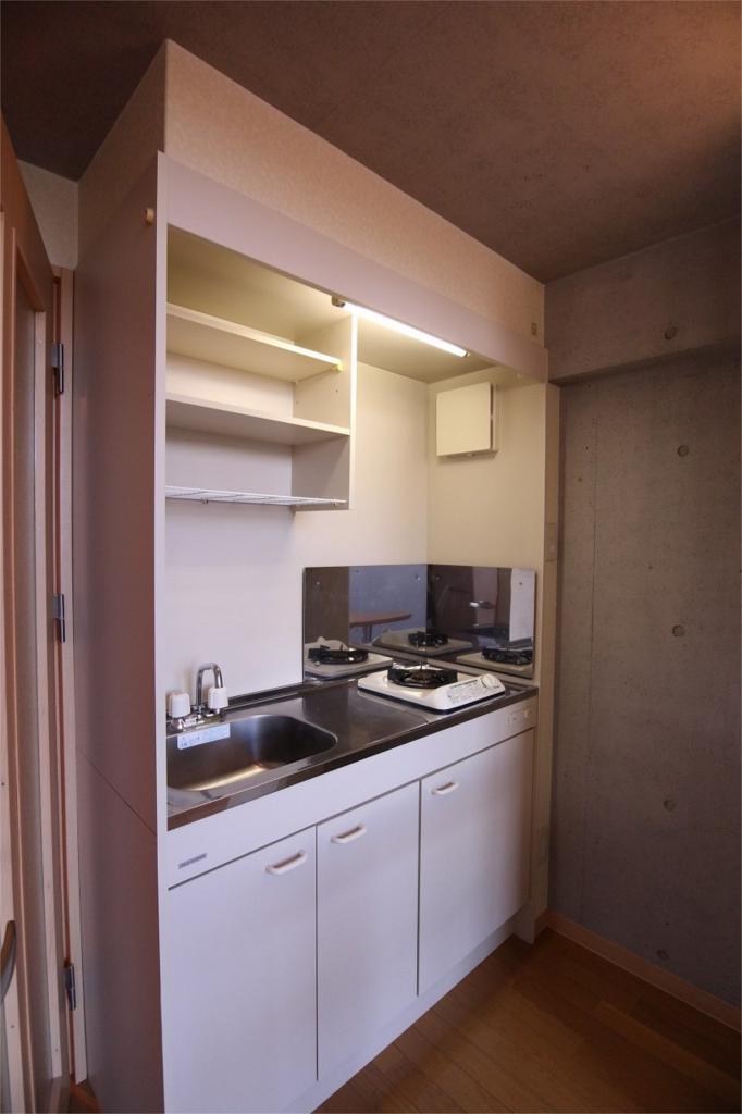 Kitchen. Initial cost may be divided and credit card settlement possible.