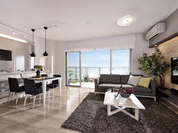 Living.  [living] LDK facing the large opening, Ensure the breadth of about 17.2 tatami. Because storage is also rich, Without putting the extra things in the room, Likely to relax in the refreshing space (indoor photo shoot at F type model room. Including some pay options. Application deadline Yes)