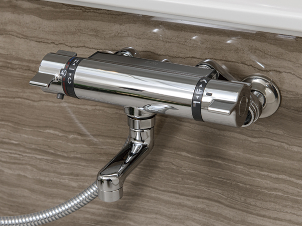 Bathing-wash room.  [Thermostat mixing faucet] Shower and Curran of the switching lever and, Adopt a mixing faucet water temperature control dial is incorporated. Us to automatically adjust the water temperature is with a thermostat function