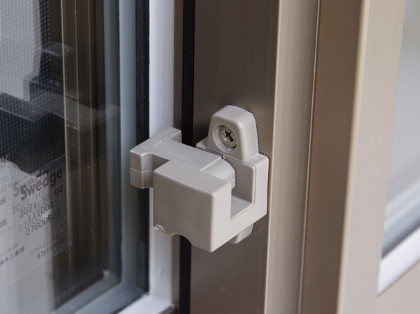 Other.  [Prevention finger scissors] It is a safety feature to inadvertently prevent accidents and accidents. By the functioning of the finger scissors prevention stopper, Given pulling left can to the door head, To prevent the scissors finger (same specifications)