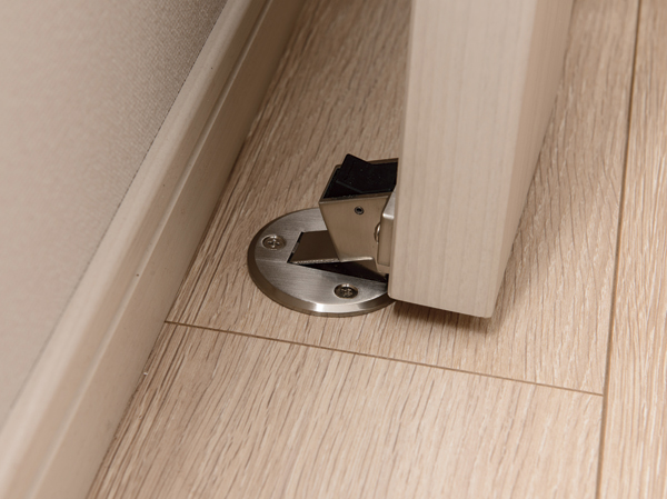 Other.  [Magnet stopper] In each room of the door we have established a magnet lock with stopper of. Easy release of the lock is, Since the smart does not interfere with the style of your room even when you are not suffering from a lock (same specifications)