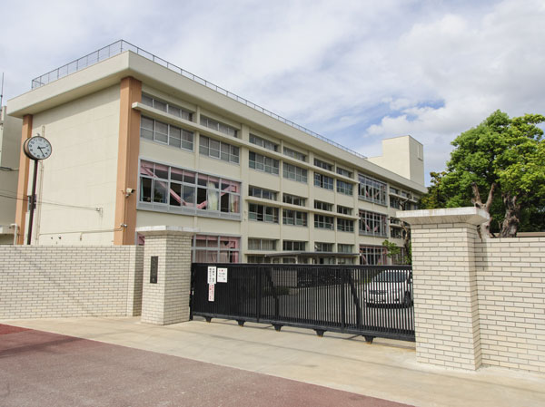 Surrounding environment. Municipal Backed Elementary School (6-minute walk ・ About 420m)