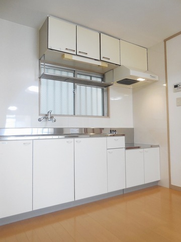 Kitchen. There system kitchen window Ventilation is good