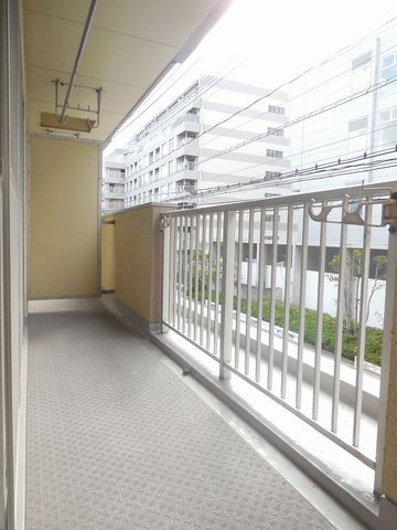 Other room space. Spread of balcony