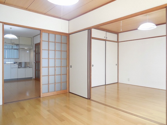 Living and room. All flooring