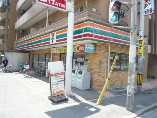 Convenience store. 140m to Seven-Eleven (convenience store)