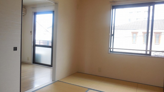 Other room space. Bright