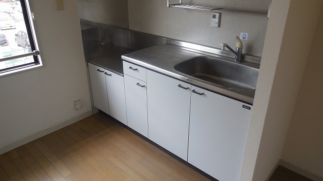 Kitchen. There is also a good ventilation is a beautiful kitchen window