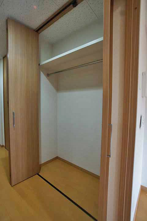 Receipt. Closet (room aisle side)