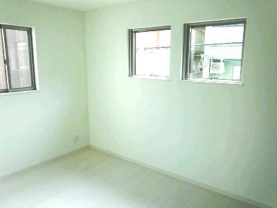 Non-living room. Shoot the local