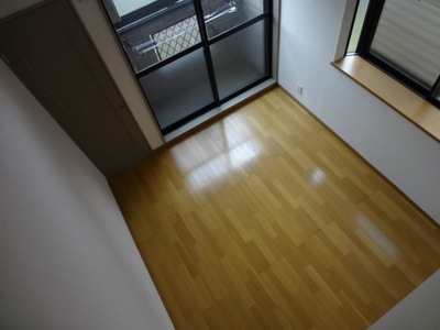 Living and room. Room viewed from the loft