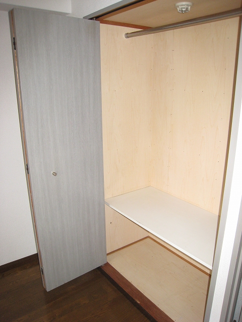 Receipt. Pat closet storage space