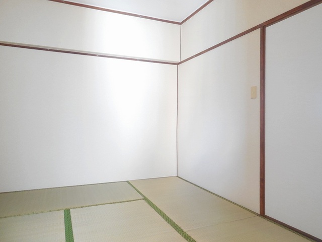 Living and room. There is also a Japanese-style room