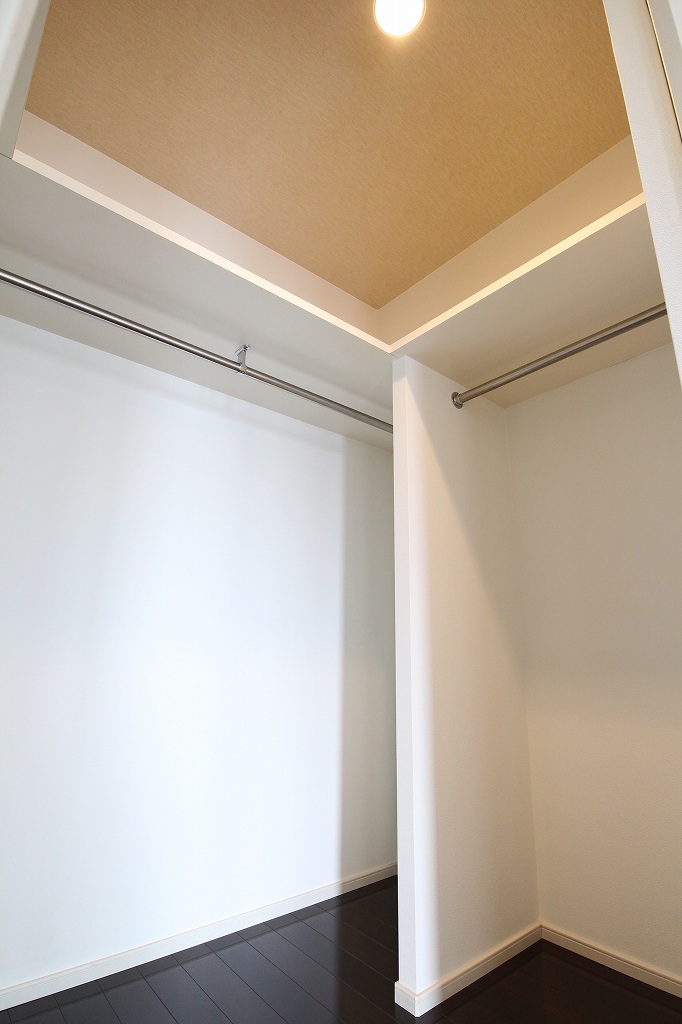 Receipt. Walk-in closet