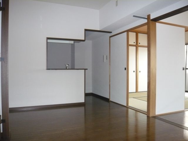 Living and room. Popular counter kitchen