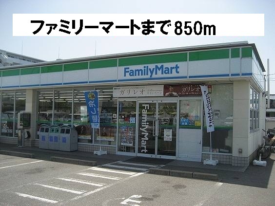 Convenience store. 850m to Family Mart (convenience store)