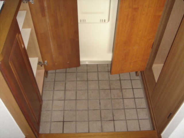 Entrance. Entrance storage