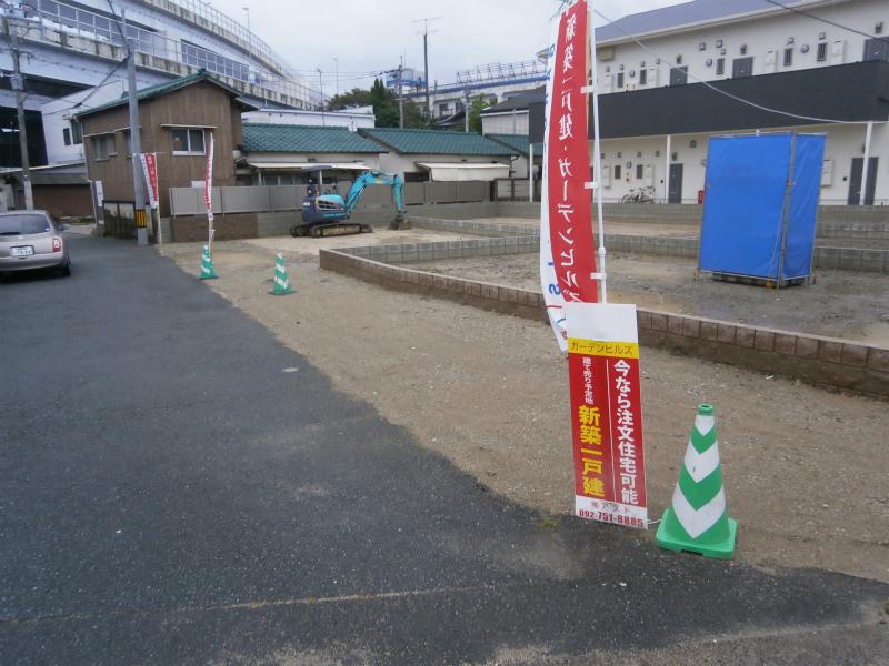 Local photos, including front road. Local (10 May 2013) Shooting