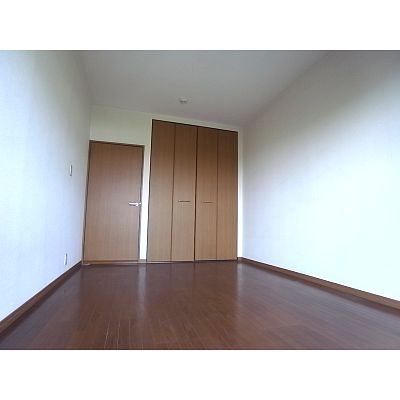 Living and room. Another room (image)