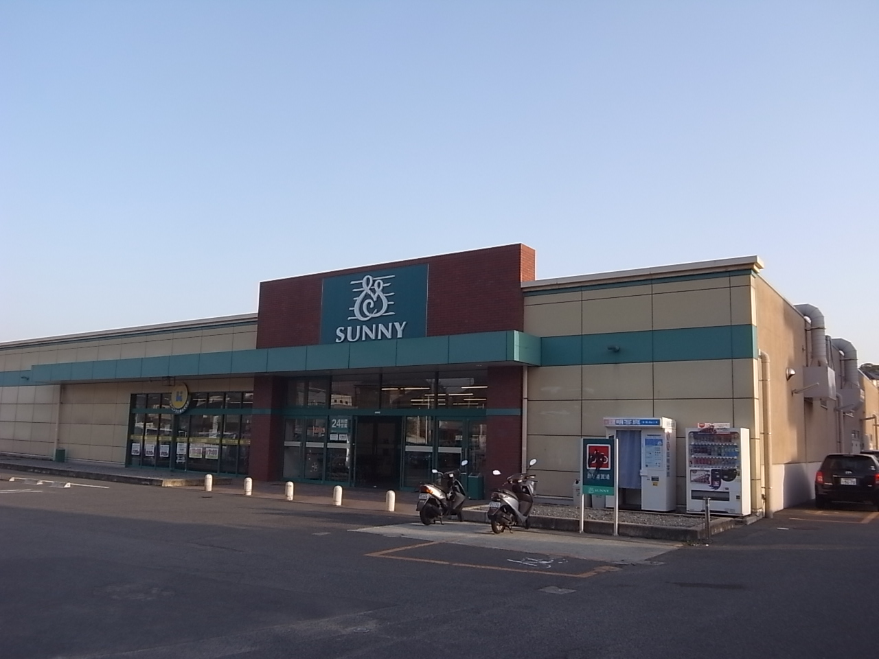 Supermarket. 1382m to Sunny Tsukiguma store (Super)