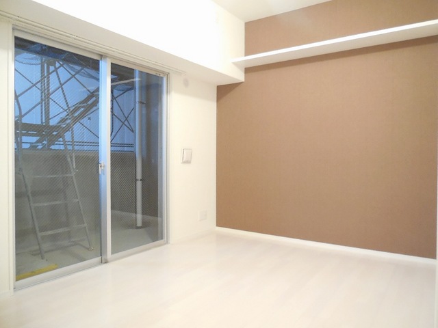 Living and room. 7 Pledge studio