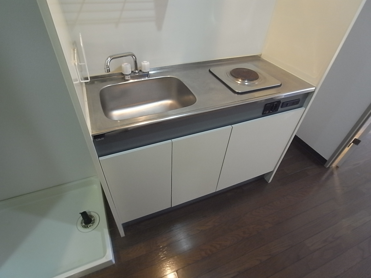 Kitchen. Electric stove!